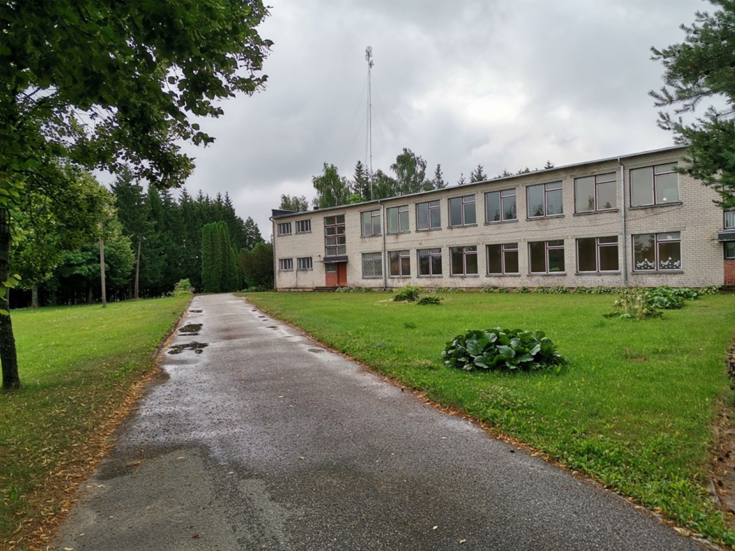1Leliūnų mokykla-Ežero g. 16,Leliūnai,Utenos r. (Large) (1).jpg